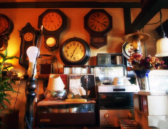 古典屋珈琲店・壁の時計