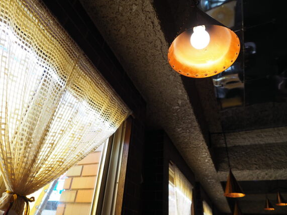 純喫茶モデル・カーテンと照明
