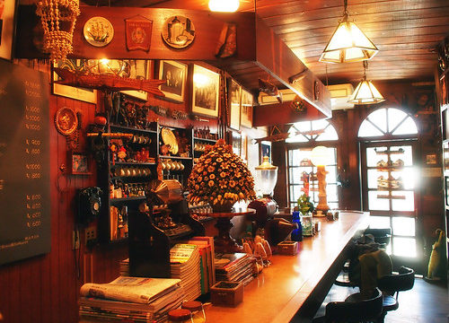 チケ店内