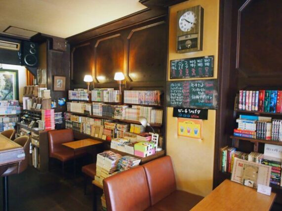 喫茶ポエム・店内