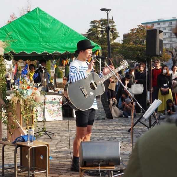 関西蚤の市のカジくんライブ