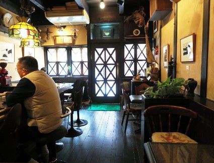 ドン珈琲店内装