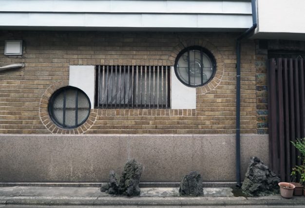 五条楽園のカフェー建築ステンドグラス