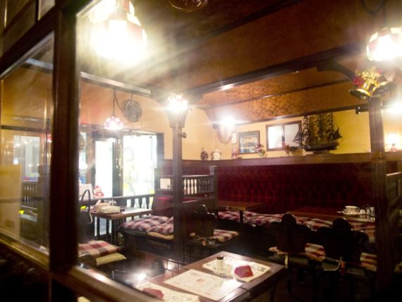 外国船の店内