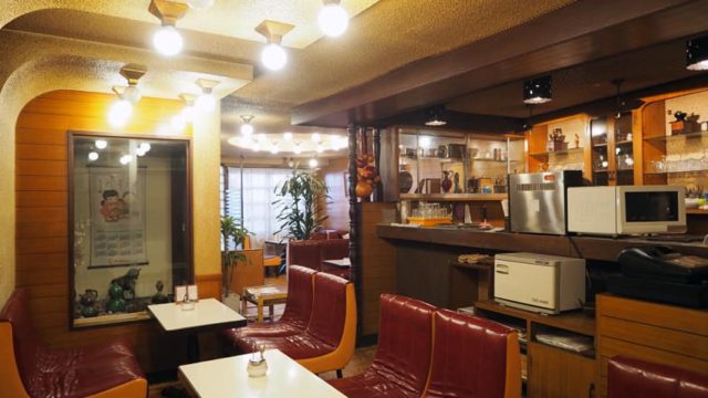 喫茶モナミの店内奥から