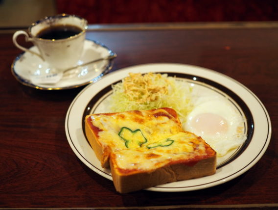 珈琲茶館麦藁帽子のピザトーストセット