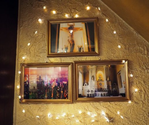 コーヒーサロンチロルの壁に飾られた写真