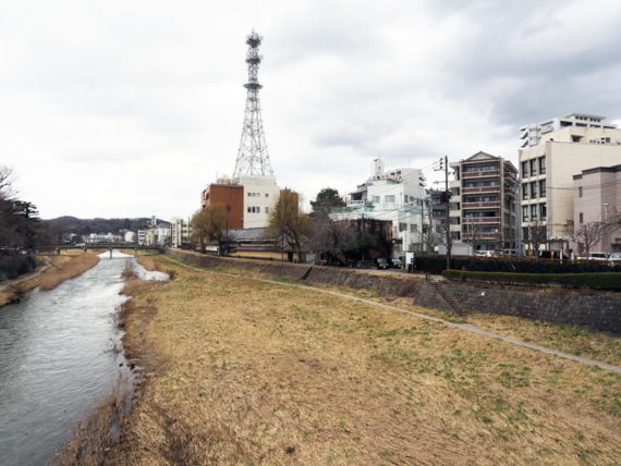 橋の上から見るふかくさ