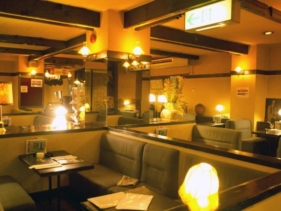 コーヒーサロン皇帝の店内