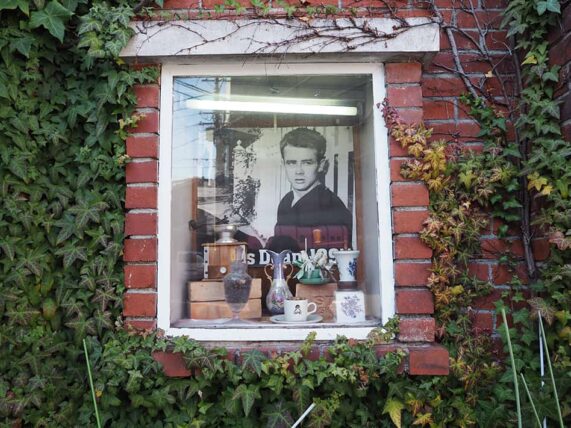 喫茶ベル・飾り窓