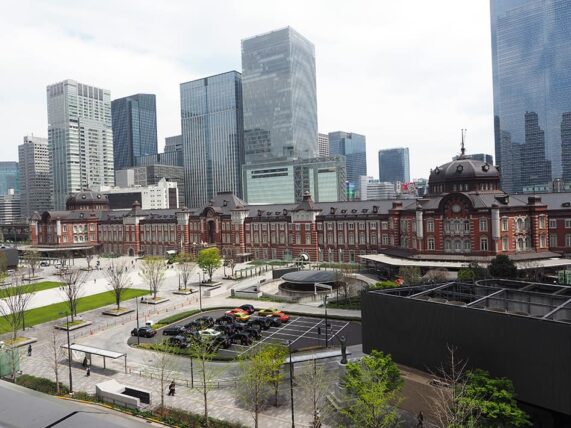 丸ビルから見た東京駅全景