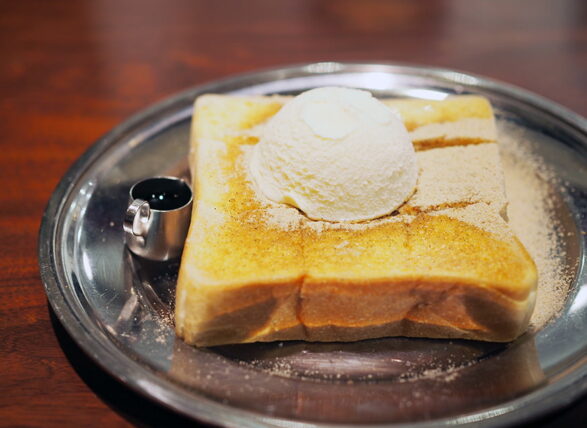 喫茶雅園・黒蜜きな粉トースト