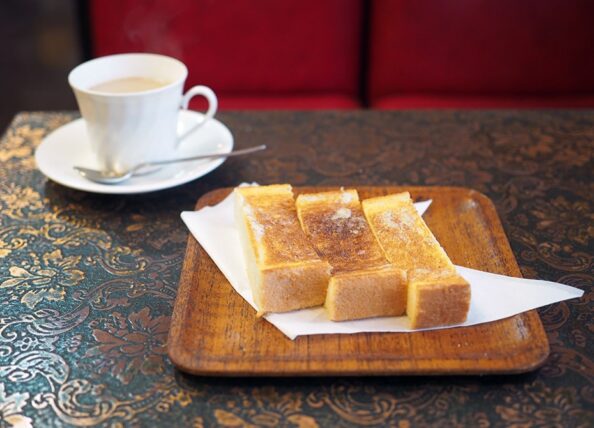 純喫茶チェリー・トーストとカフェオレ