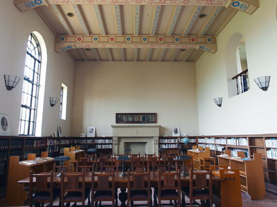 神戸女学院・図書館_館内